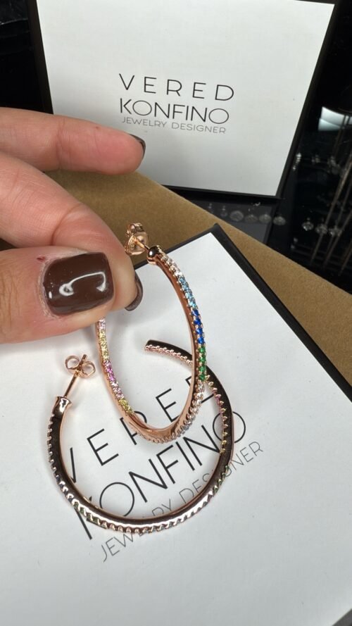 Alternative view of עגילי חישוק בינוני צבעוני