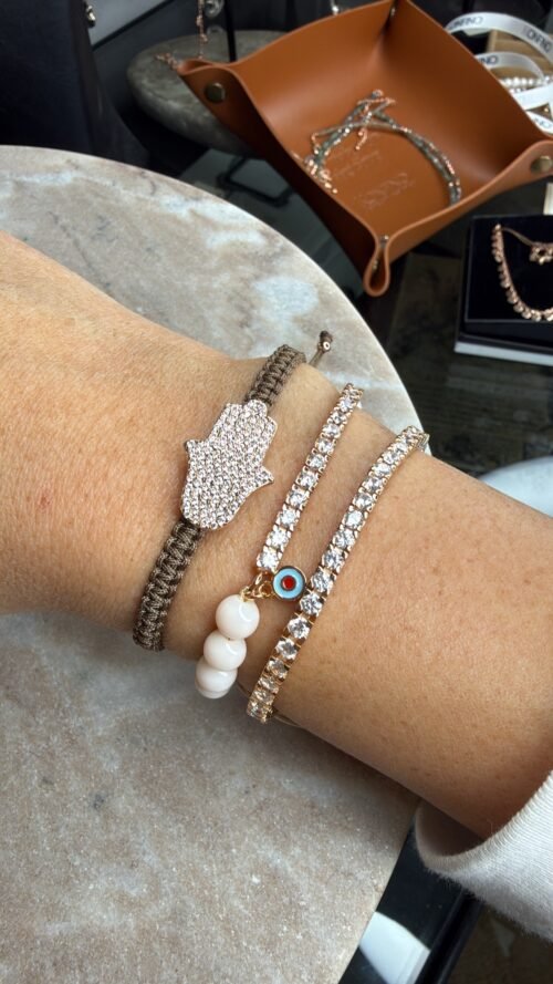 Alternative view of צמיד חוט חום רקום עם חמסה