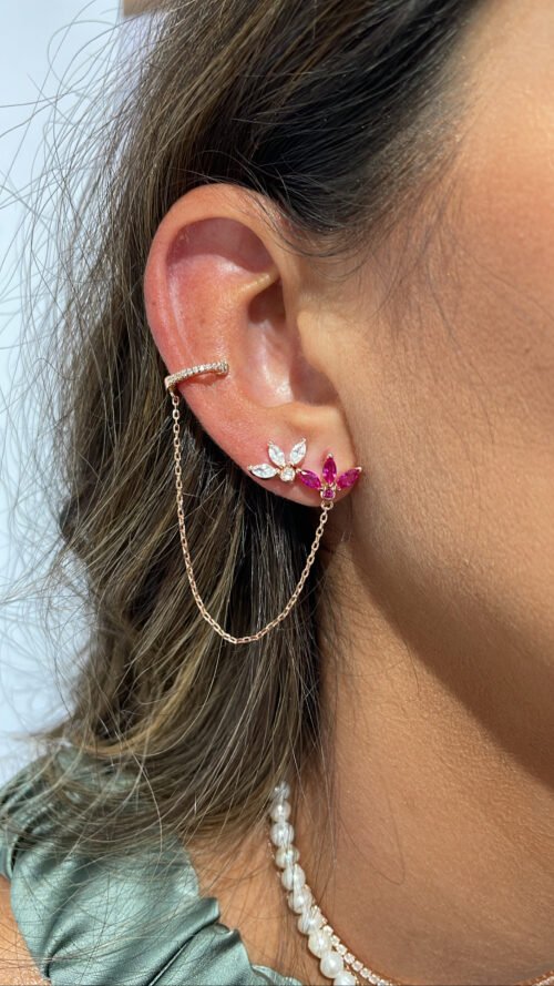 Alternative view of עגיל לוטוס רובי עם שרשרת וחישוק הליקס