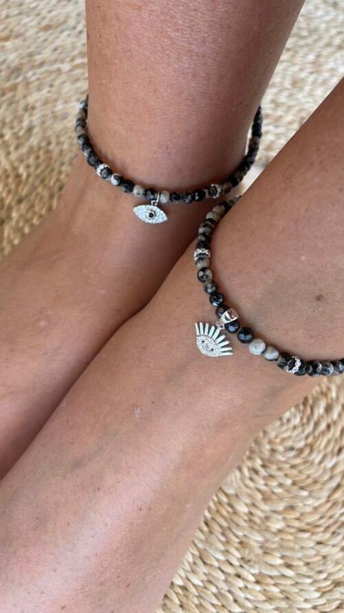 Alternative view of צמיד רגל חרוזים שחורים בשילוב עין ריסים