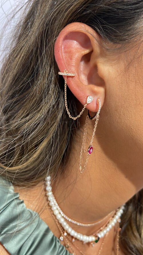 Alternative view of עגילי חישוק עם שרשרת וזרקון רובי משובץ