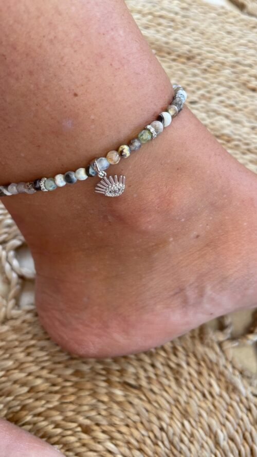 Alternative view of צמיד רגל חרוזים בשילוב עין ריסים