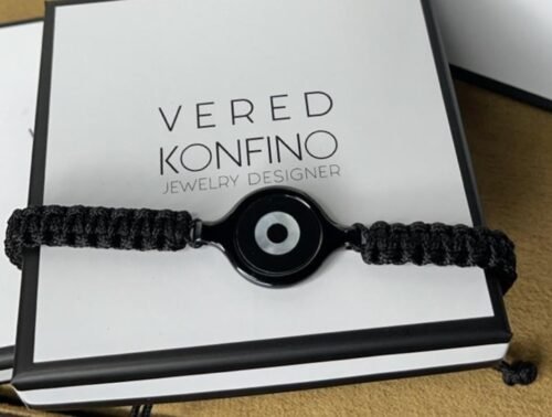 Alternative view of צמיד גבר חוט שחור עם עין לבנה