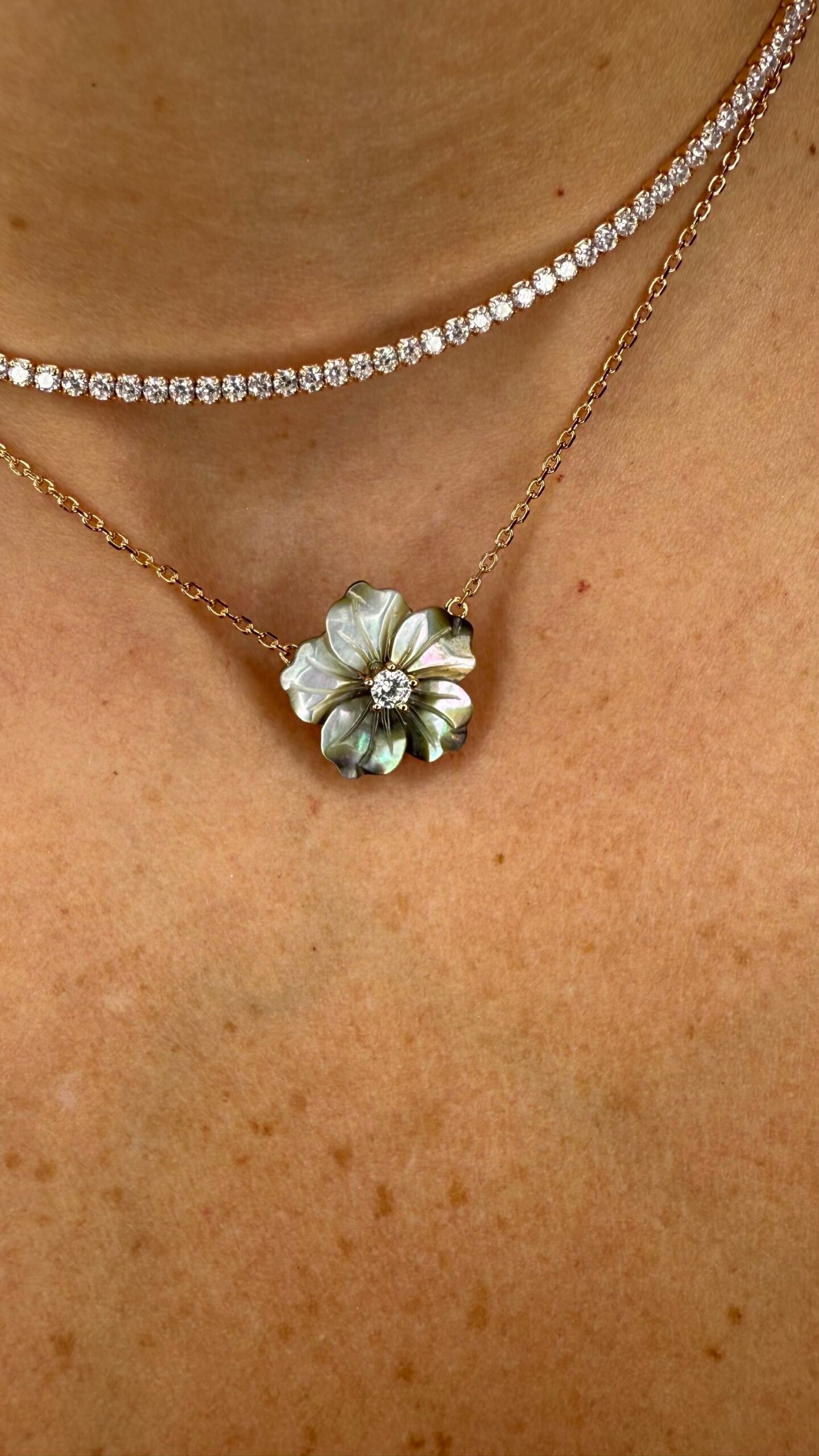 שרשרת פרח פנינה שחורה – תמונה 3