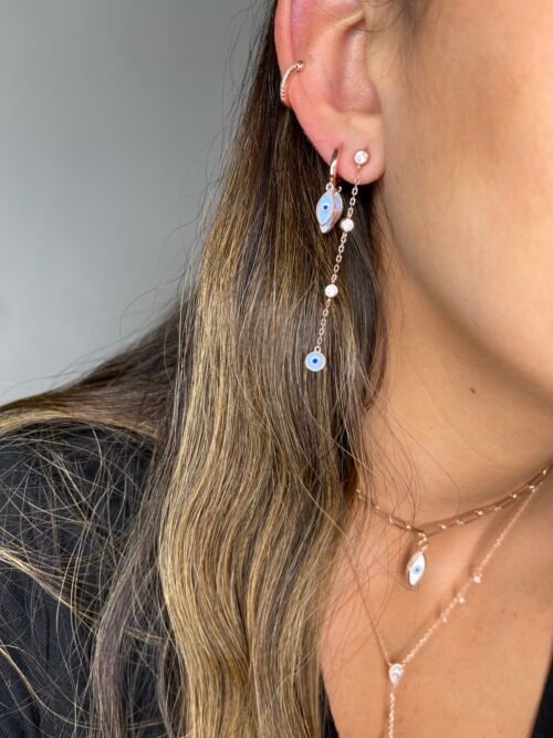 Alternative view of עגיל בודד ארוך זרקונים ועין תכלת נופלת