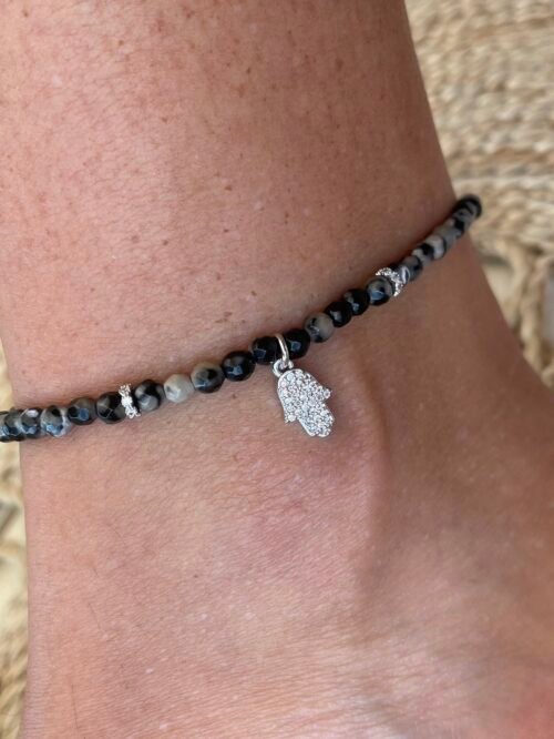 צמיד רגל חרוזים שחורים בשילוב חמסה