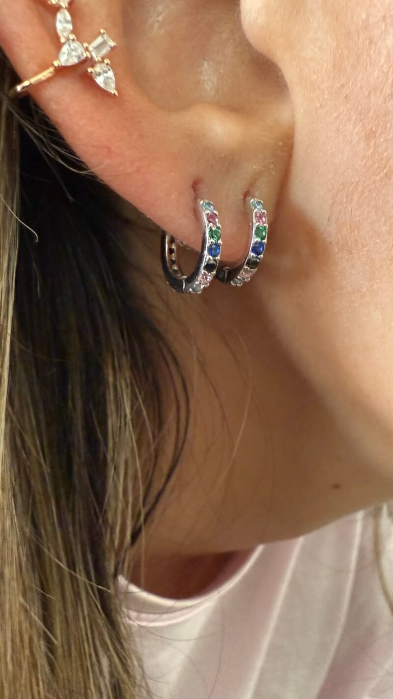 ⁦עגילי חישוק קטן צבעוני⁩ – תמונה ⁦2⁩