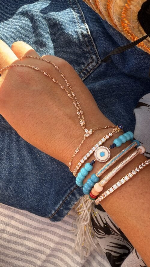 Alternative view of צמיד חרוזים תכלת עם עין עגולה