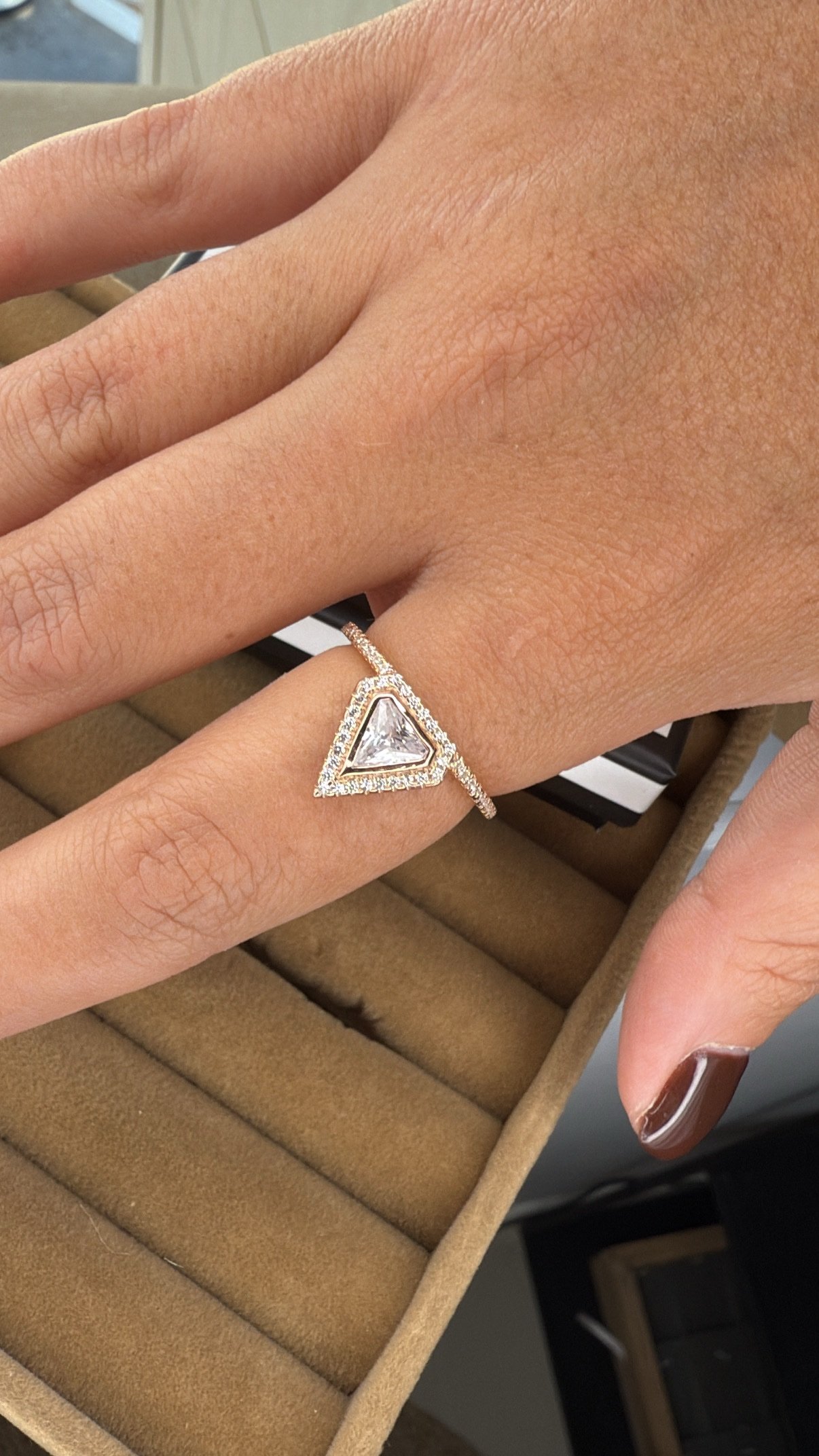 טבעת משולש משובצת – תמונה 3