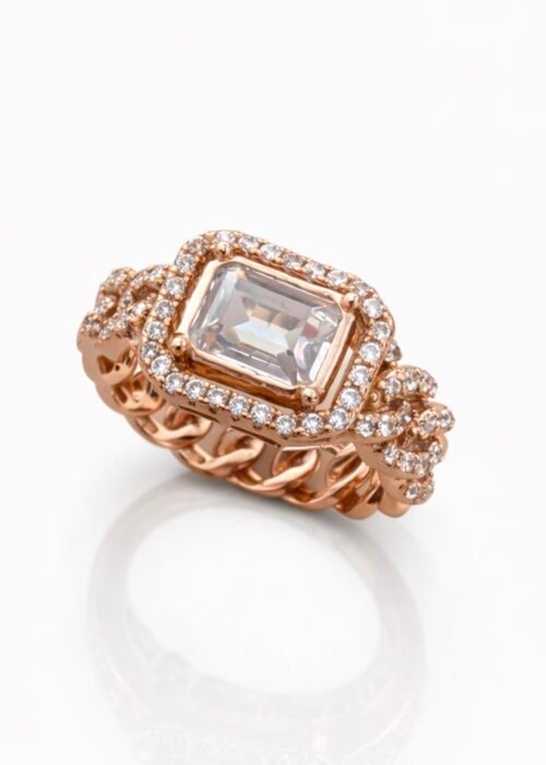 טבעת גורמט עם אבן מרכזית