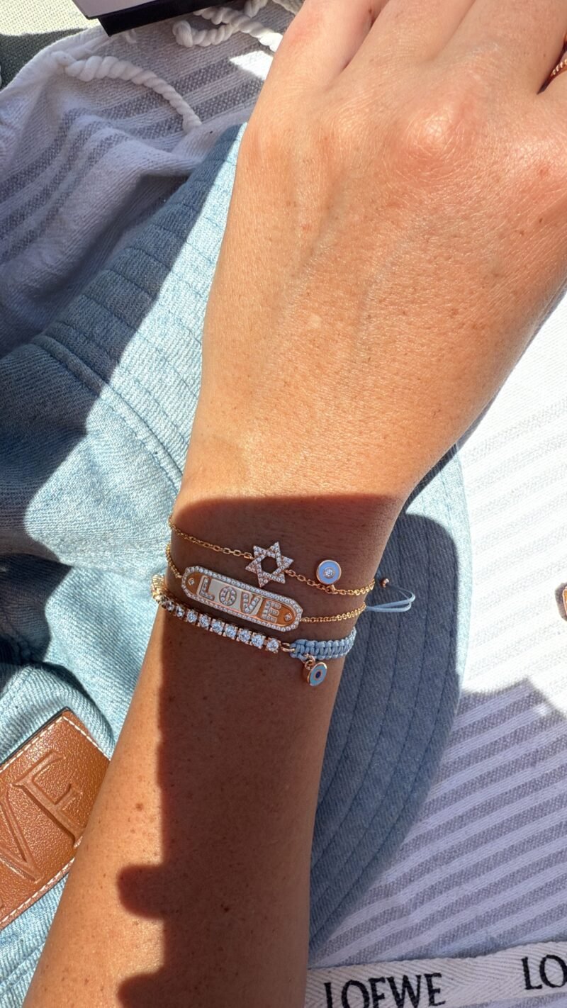⁦צמיד חוט תכלת רקום עם טניס ועין נופלת⁩ – תמונה ⁦4⁩