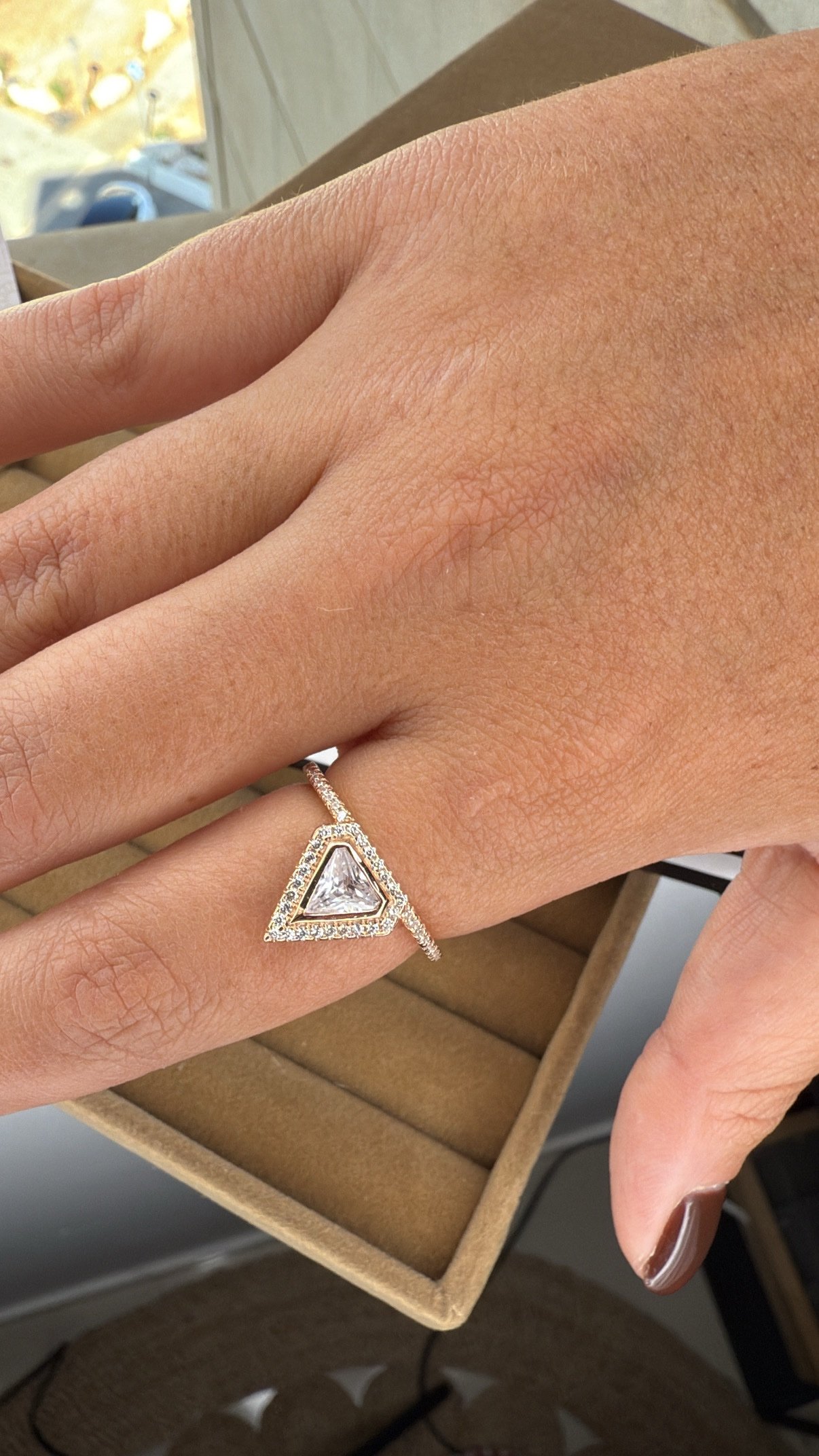 טבעת משולש משובצת – תמונה 2