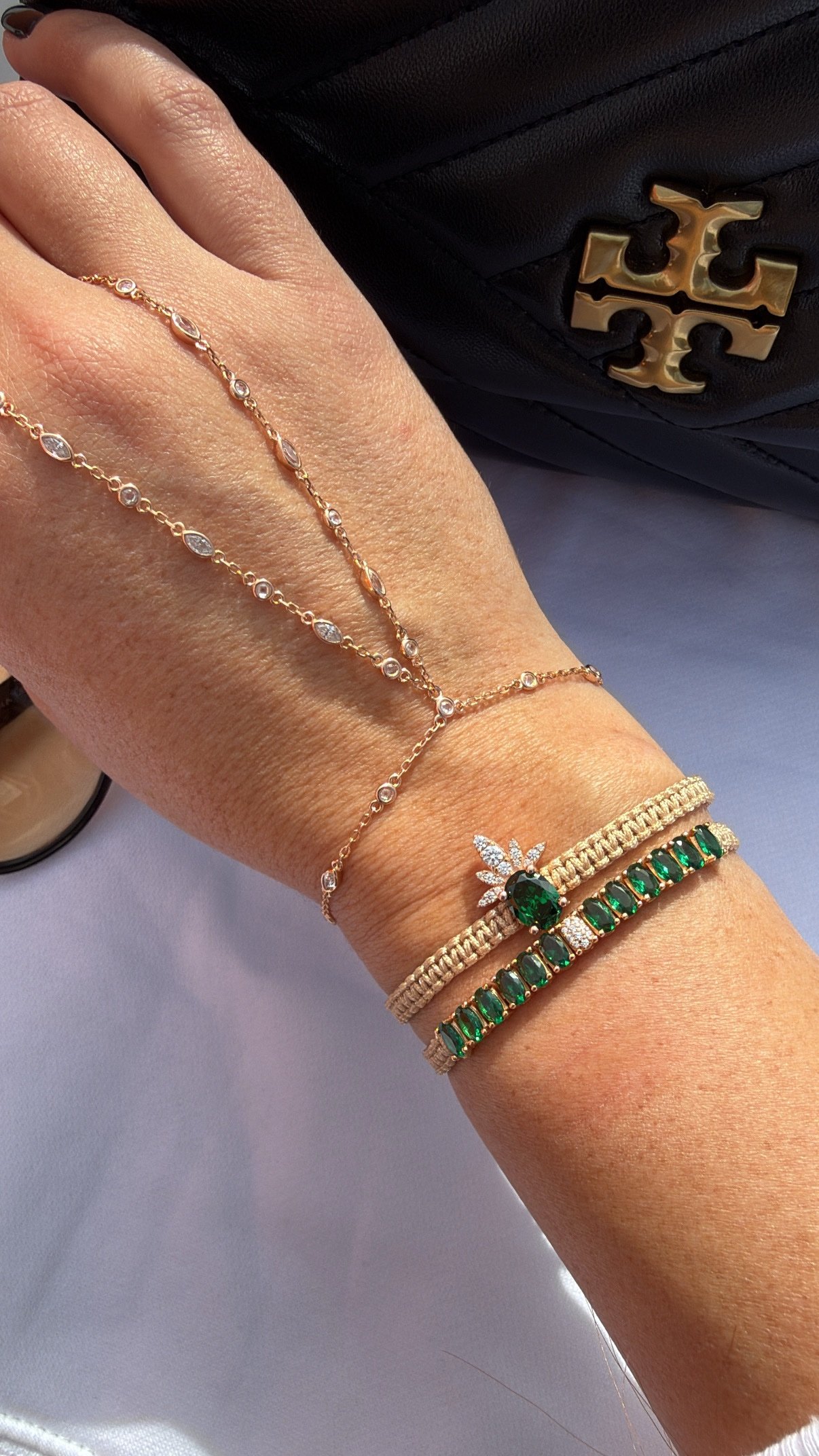 צמיד חוט רקום עם לוטוס אמרלד – תמונה 3