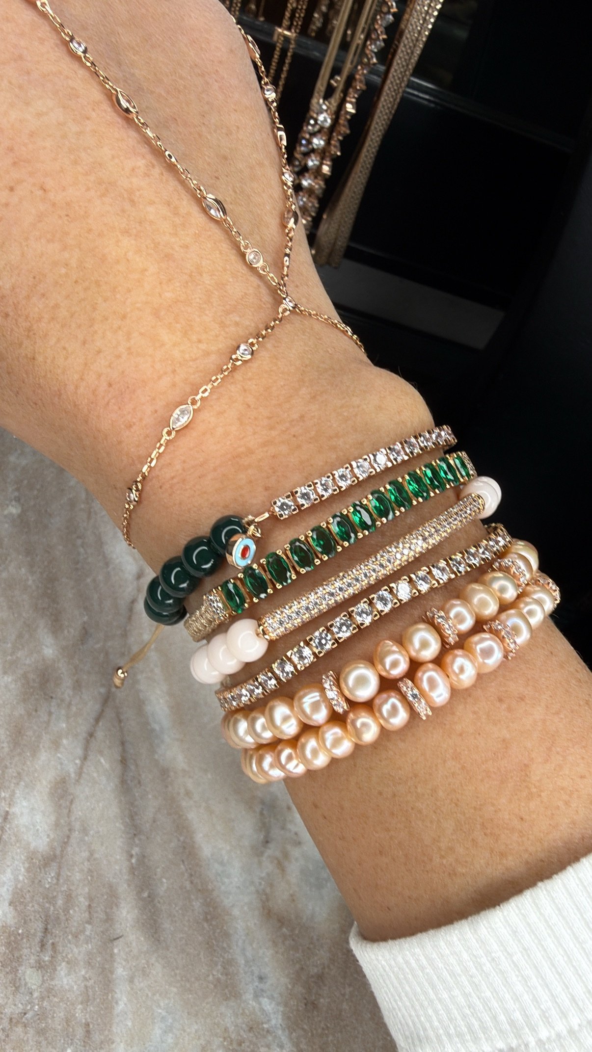 צמיד חוט עם טניס אמרלד משובץ – תמונה 3