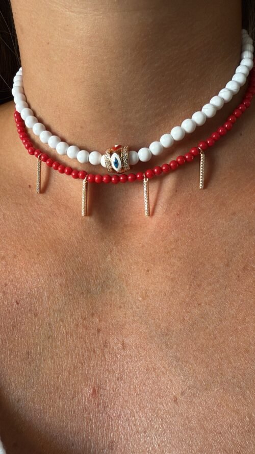 Alternative view of שרשרת חרוזים אדומים עם עמודים משובצים