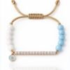 צמיד חרוזים לבן תכלת עם פלטה משובצת