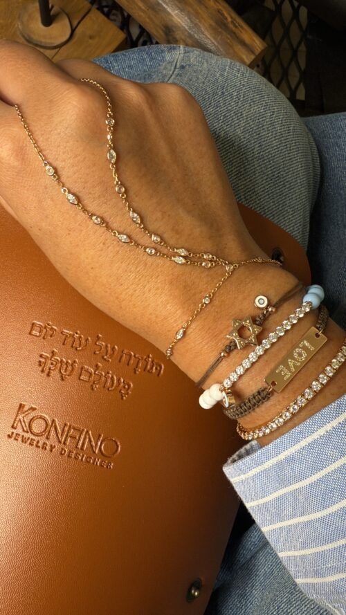 Alternative view of צמיד חרוזים לבן תכלת עם פלטה משובצת