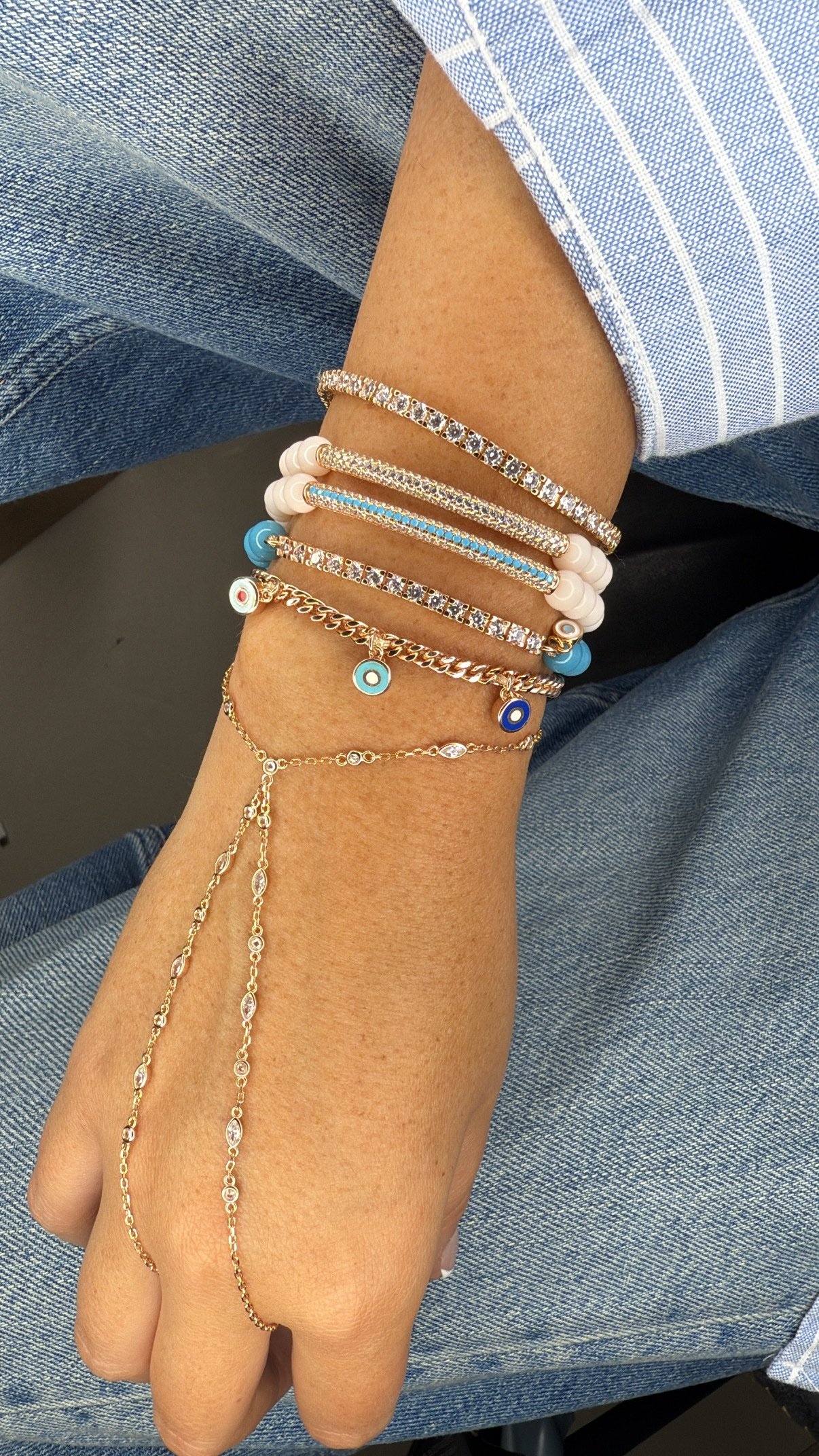 צמיד חרוזים ניוד עם פלטה משובצת – תמונה 3