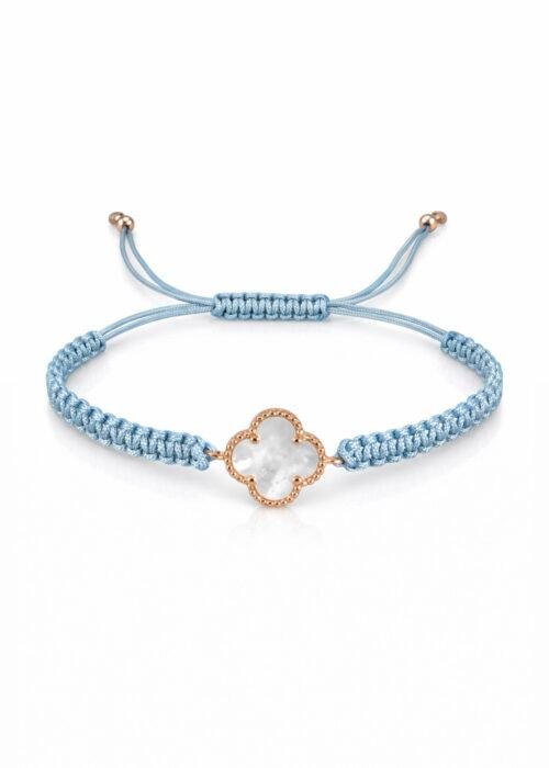 צמיד חוט תכלת רקום עם תלתן פנינה