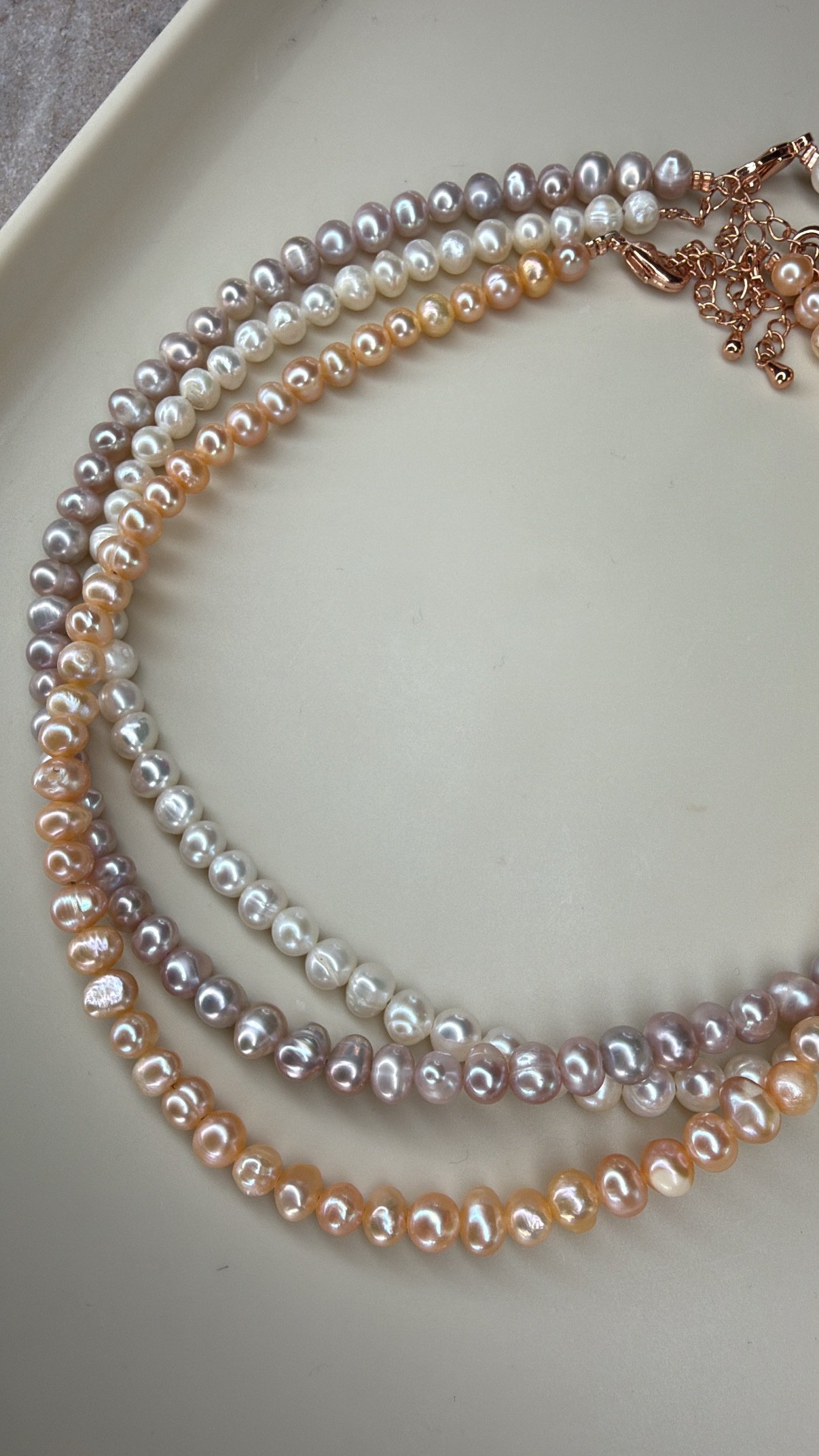 סט שרשראות פנינים בשלוש גוונים – תמונה 5